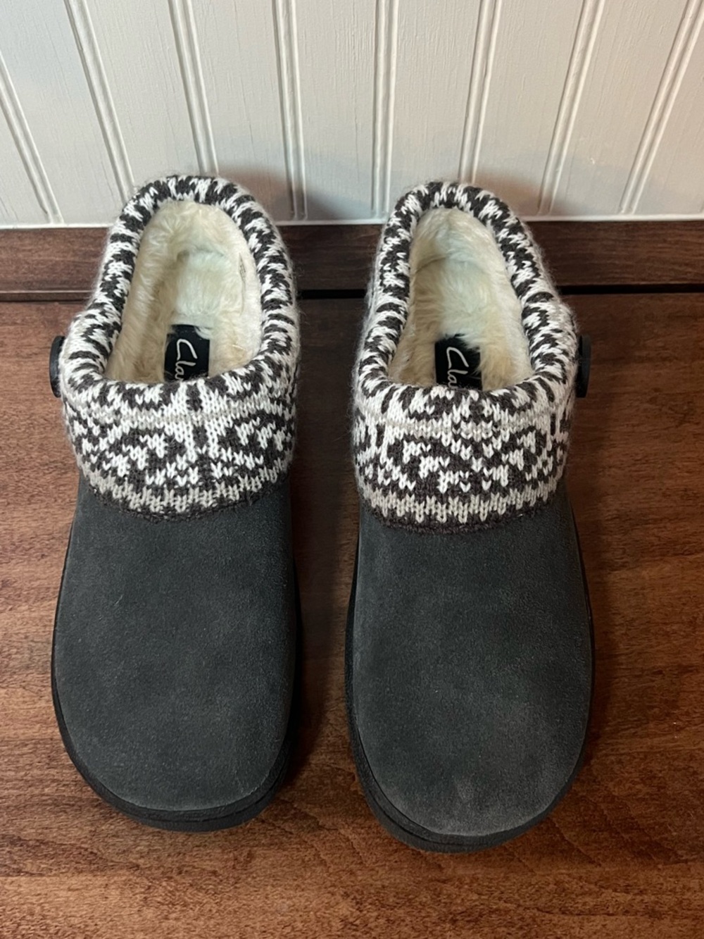 CLARKS Sweater Slippers Indoor Outdoor Womens Sz 8 - Picture 3 of 5